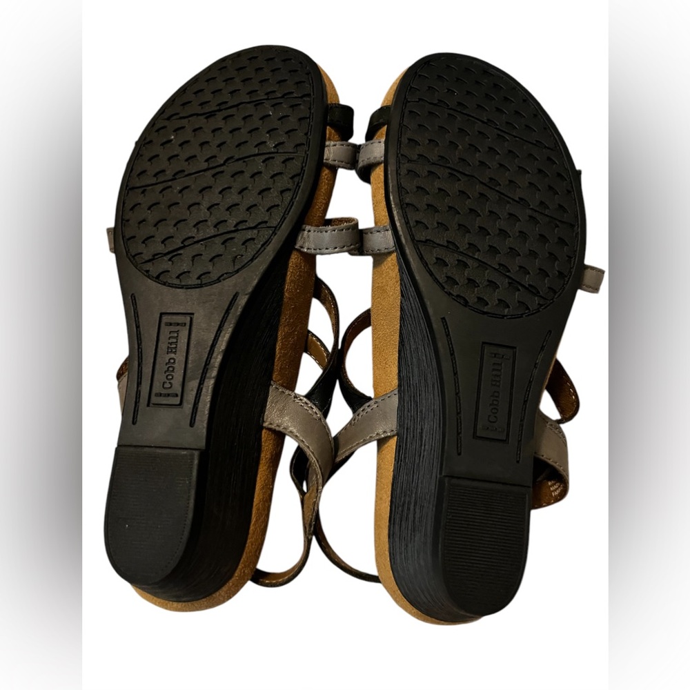 Cobb Hill by New Balance ~ Sandals ~ Size 7 ~ Black w/ Silver Embellishment - Picture 2 of 7